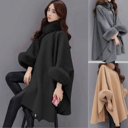 Élégant manteau poncho à col en fausse fourrure de couleur unie