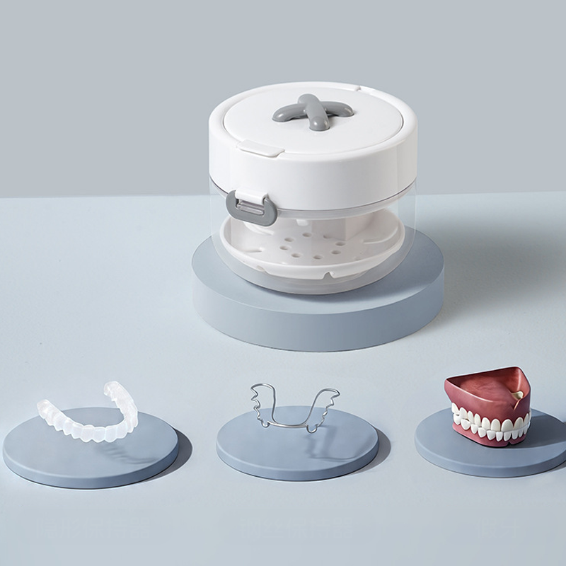 🔥Last Day Special Price £12.99!✨50K+ SOLD!🦷All-in-One Retainer Storage Case — Soaking Compartment, Built-in Mirror & Cleaning Tools